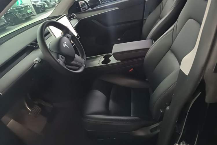 Used Tesla Model Y 2023 Rear-Wheel-Drive Version Left Front Seat