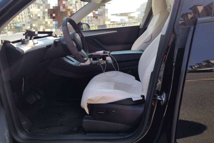 Used Tesla Model Y 2023 Long-Range All-Wheel-Drive Version Left Front Seat