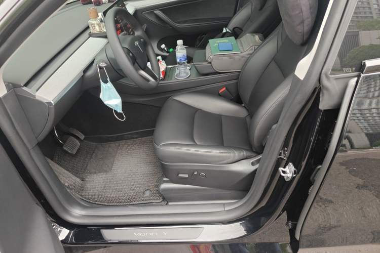 Used Tesla Model Y 2023 Long-Range All-Wheel-Drive Version Left Front Seat