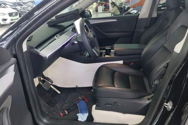Used Tesla Model Y 2023 Rear-Wheel-Drive Version Left Front Seat