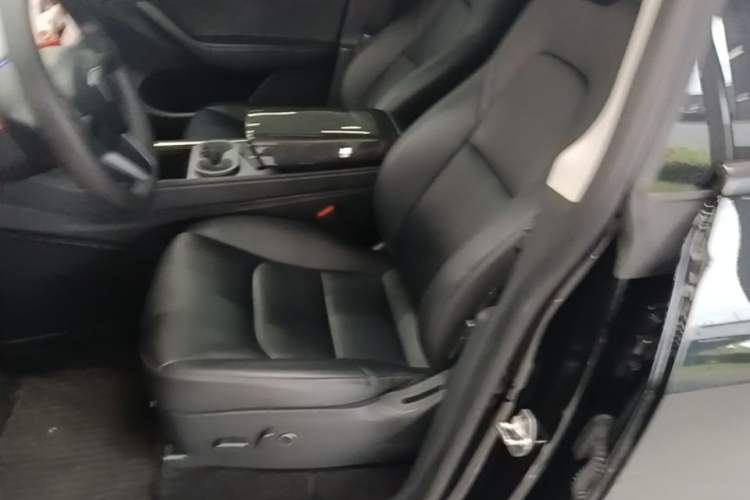 Used Tesla Model Y 2023 Long-Range All-Wheel-Drive Version Left Front Seat