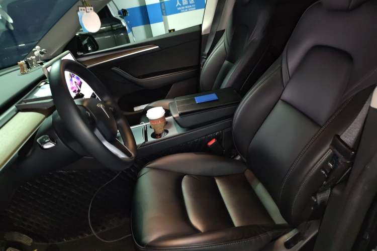 Used Tesla Model Y 2023 Long-Range All-Wheel-Drive Version Left Front Seat