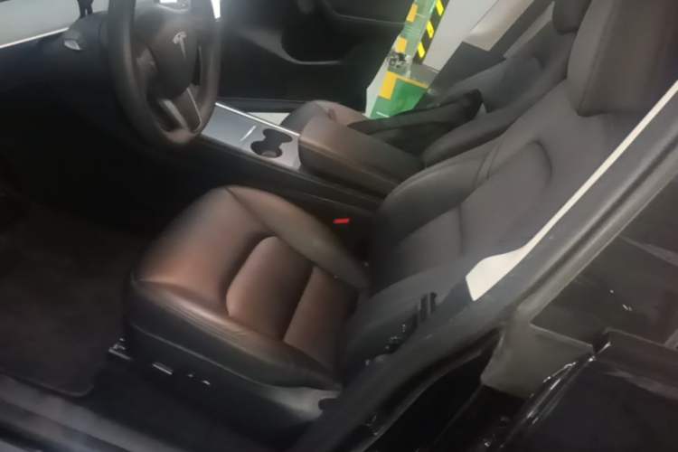 Used Tesla Model Y 2023 Rear-Wheel-Drive Version Left Front Seat