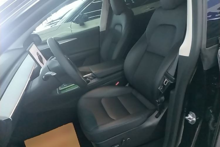 Used Tesla Model Y 2023 Rear-Wheel-Drive Version Left Front Seat
