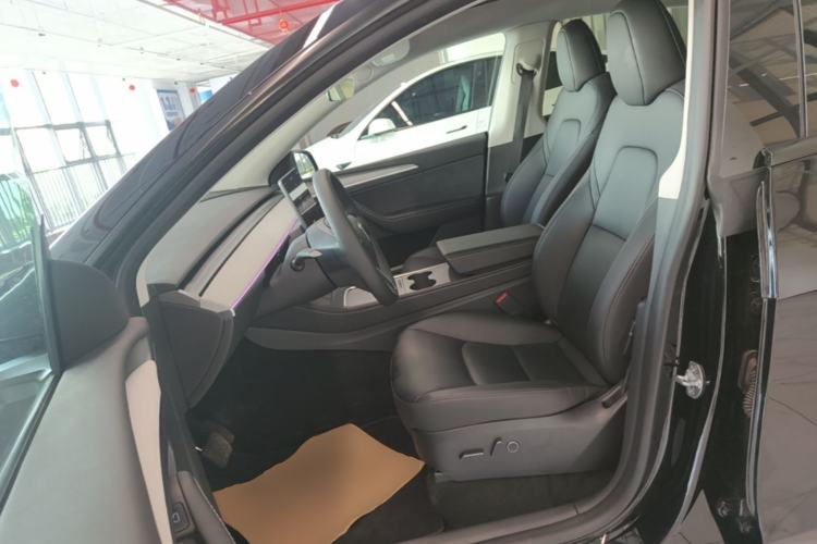 Used Tesla Model Y 2023 Rear-Wheel-Drive Version Left Front Seat