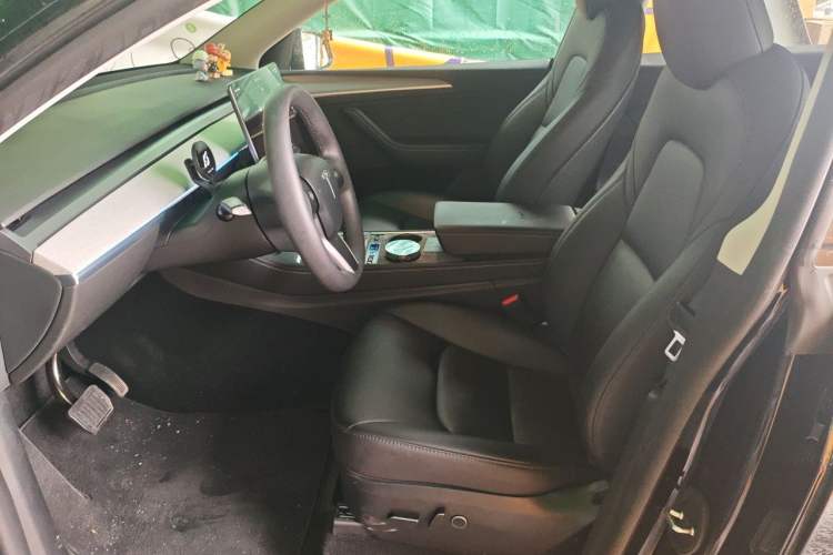 Used Tesla Model Y 2023 Long-Range All-Wheel-Drive Version Left Front Seat