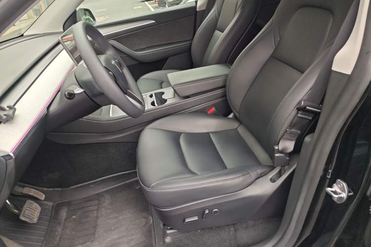Used Tesla Model Y 2023 Rear-Wheel-Drive Version Left Front Seat