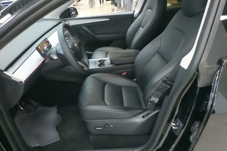 Used Tesla Model Y 2023 Rear-Wheel-Drive Version Left Front Seat