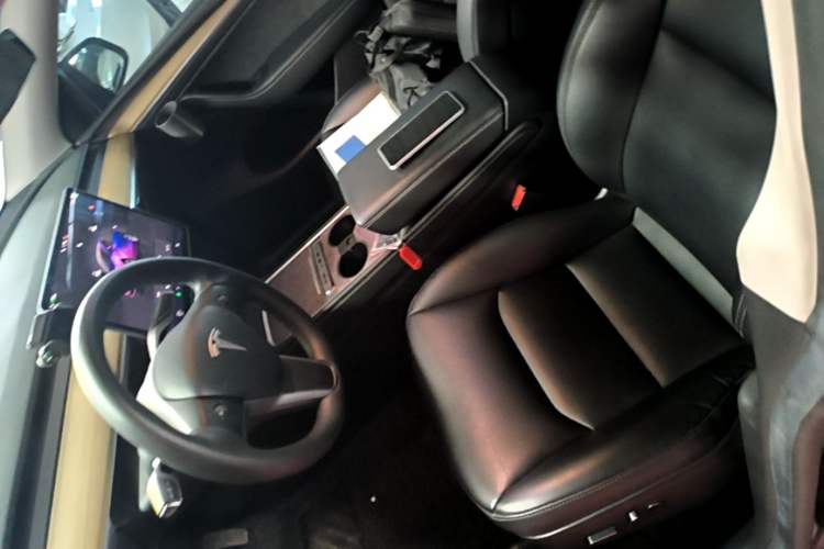 Used Tesla Model Y 2023 Rear-Wheel-Drive Version Left Front Seat