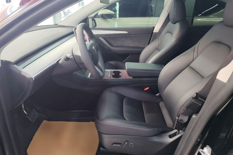 Used Tesla Model Y 2023 Rear-Wheel-Drive Version Left Front Seat