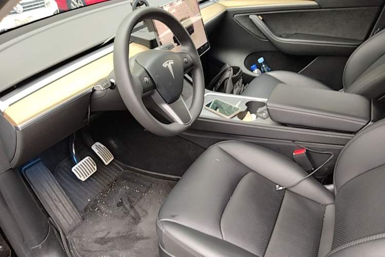 Used Tesla Model Y 2023 Long-Range All-Wheel-Drive Version Left Front Seat