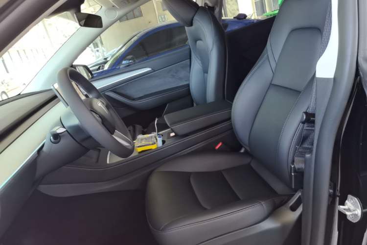 Used Tesla Model Y 2023 Rear-Wheel-Drive Version Left Front Seat