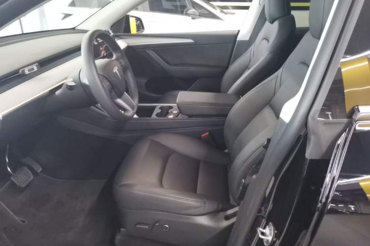 Used Tesla Model Y 2023 Rear-Wheel-Drive Version Left Front Seat