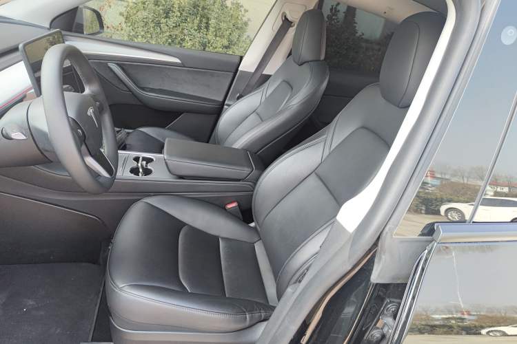Used Tesla Model Y 2023 Rear-Wheel-Drive Version Left Front Seat
