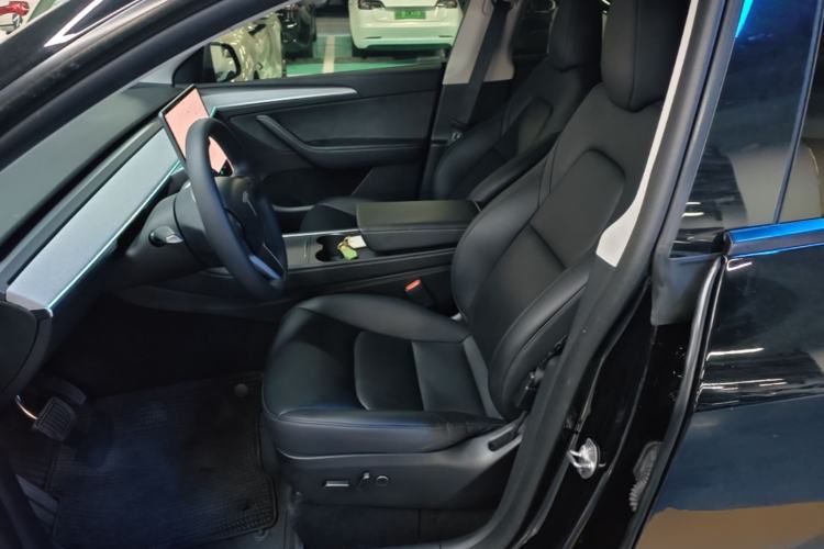 Used Tesla Model Y 2023 Long-Range All-Wheel-Drive Version Left Front Seat