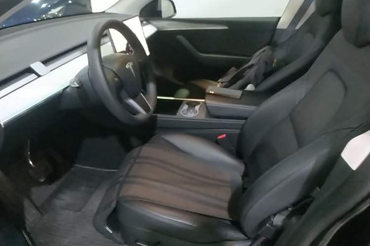 Used Tesla Model Y 2023 Long-Range All-Wheel-Drive Version Left Front Seat