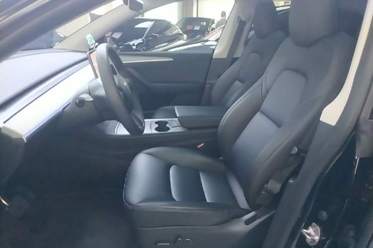 Used Tesla Model Y 2023 Long-Range All-Wheel-Drive Version Left Front Seat