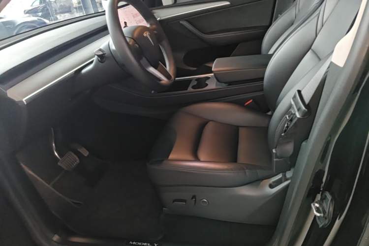 Used Tesla Model Y 2023 Rear-Wheel-Drive Version Left Front Seat