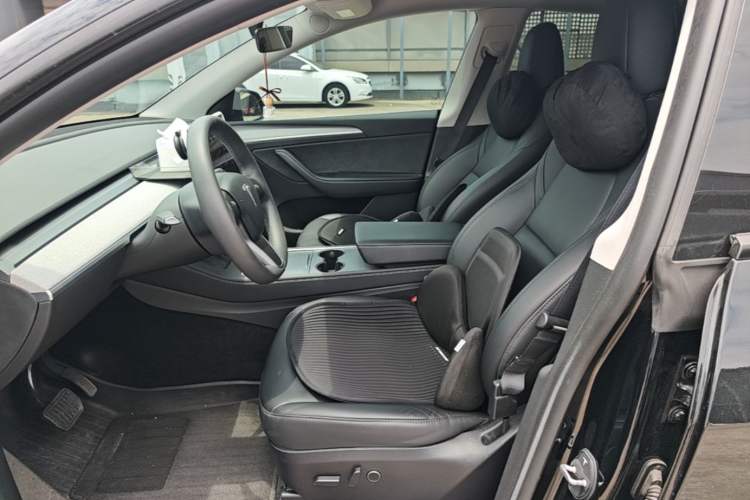 Used Tesla Model Y 2023 Rear-Wheel-Drive Version Left Front Seat