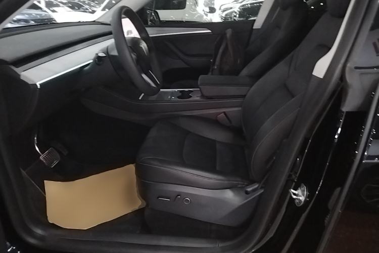 Used Tesla Model Y 2023 Rear-Wheel-Drive Version Left Front Seat