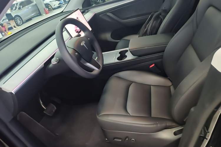 Used Tesla Model Y 2023 Rear-Wheel-Drive Version Left Front Seat
