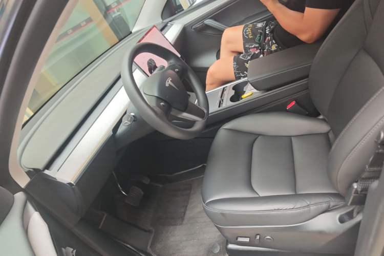 Used Tesla Model Y 2023 Rear-Wheel-Drive Version Left Front Seat