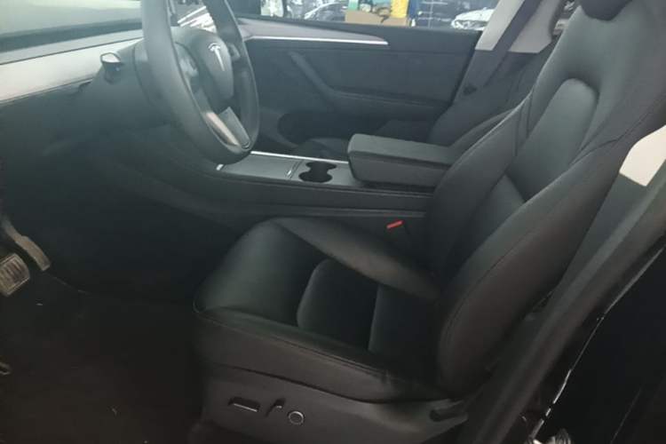 Used Tesla Model Y 2023 Rear-Wheel-Drive Version Left Front Seat