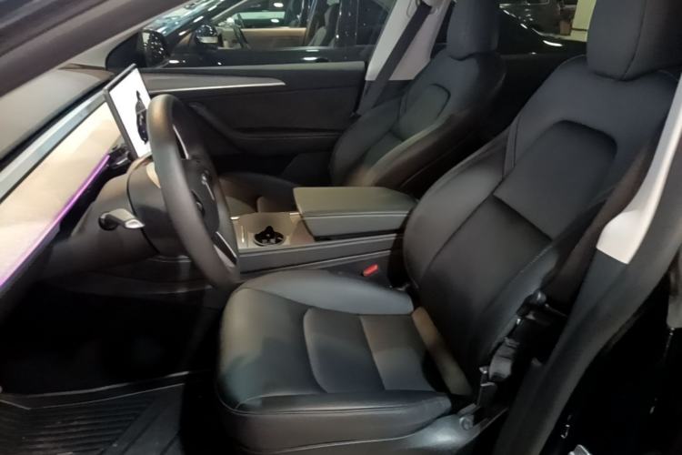 Used Tesla Model Y 2023 Long-Range All-Wheel-Drive Version Left Front Seat