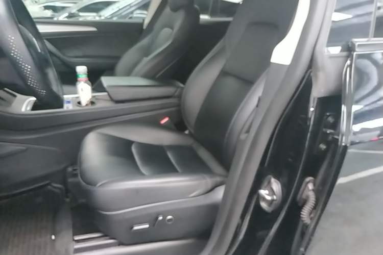 Used Tesla Model Y 2023 Rear-Wheel-Drive Version Left Front Seat