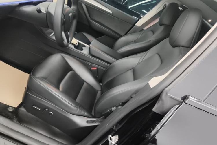 Used Tesla Model Y 2023 Long-Range All-Wheel-Drive Version Left Front Seat