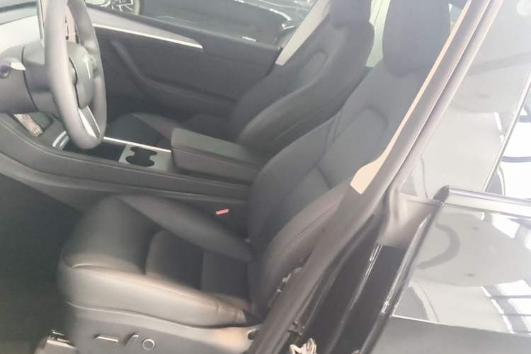 Used Tesla Model Y 2023 Long-Range All-Wheel-Drive Version Left Front Seat