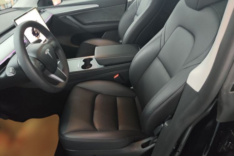 Used Tesla Model Y 2023 Long-Range All-Wheel-Drive Version Left Front Seat