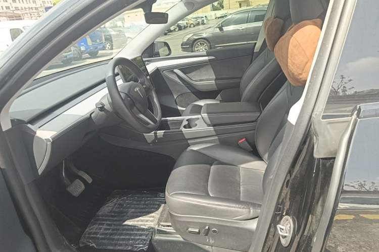 Used Tesla Model Y 2023 Rear-Wheel-Drive Version Left Front Seat