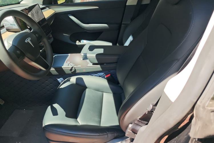 Used Tesla Model Y 2023 Long-Range All-Wheel-Drive Version Left Front Seat