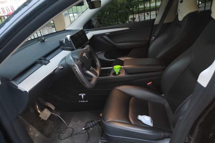 Used Tesla Model Y 2023 Long-Range All-Wheel-Drive Version Left Front Seat