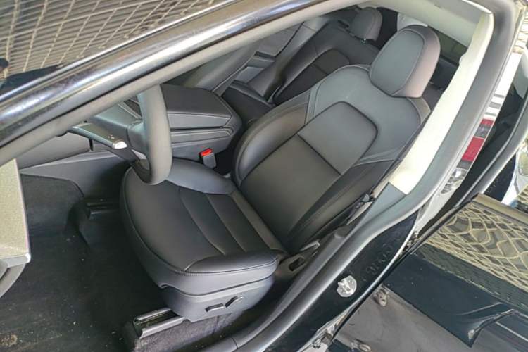 Used Tesla Model Y 2023 Rear-Wheel-Drive Version Left Front Seat