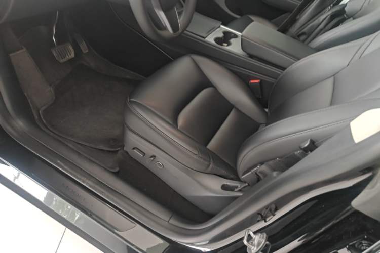 Used Tesla Model Y 2023 Rear-Wheel-Drive Version Left Front Seat