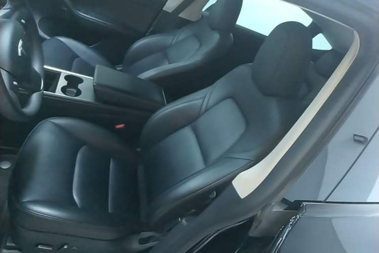 Used Tesla Model Y 2023 Long-Range All-Wheel-Drive Version Left Front Seat