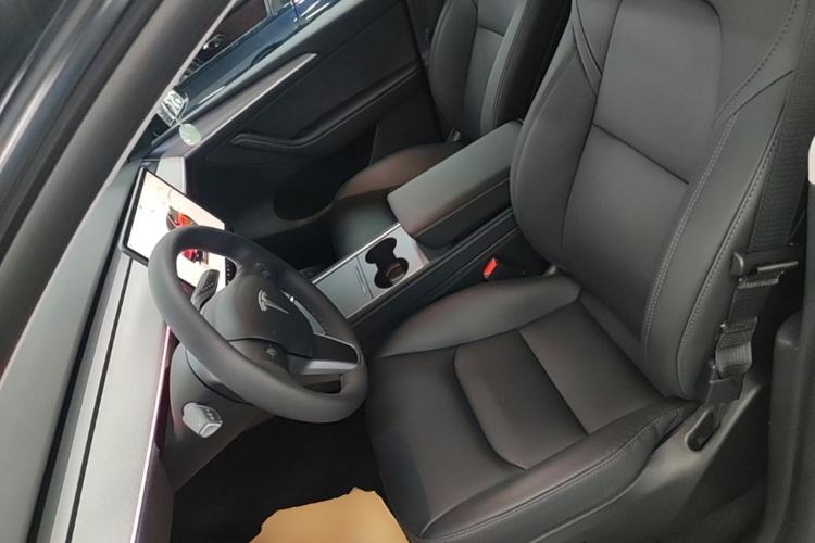 Used Tesla Model Y 2023 Long-Range All-Wheel-Drive Version Left Front Seat