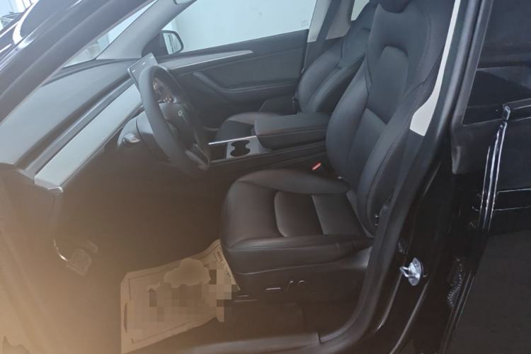 Used Tesla Model Y 2023 Long-Range All-Wheel-Drive Version Left Front Seat
