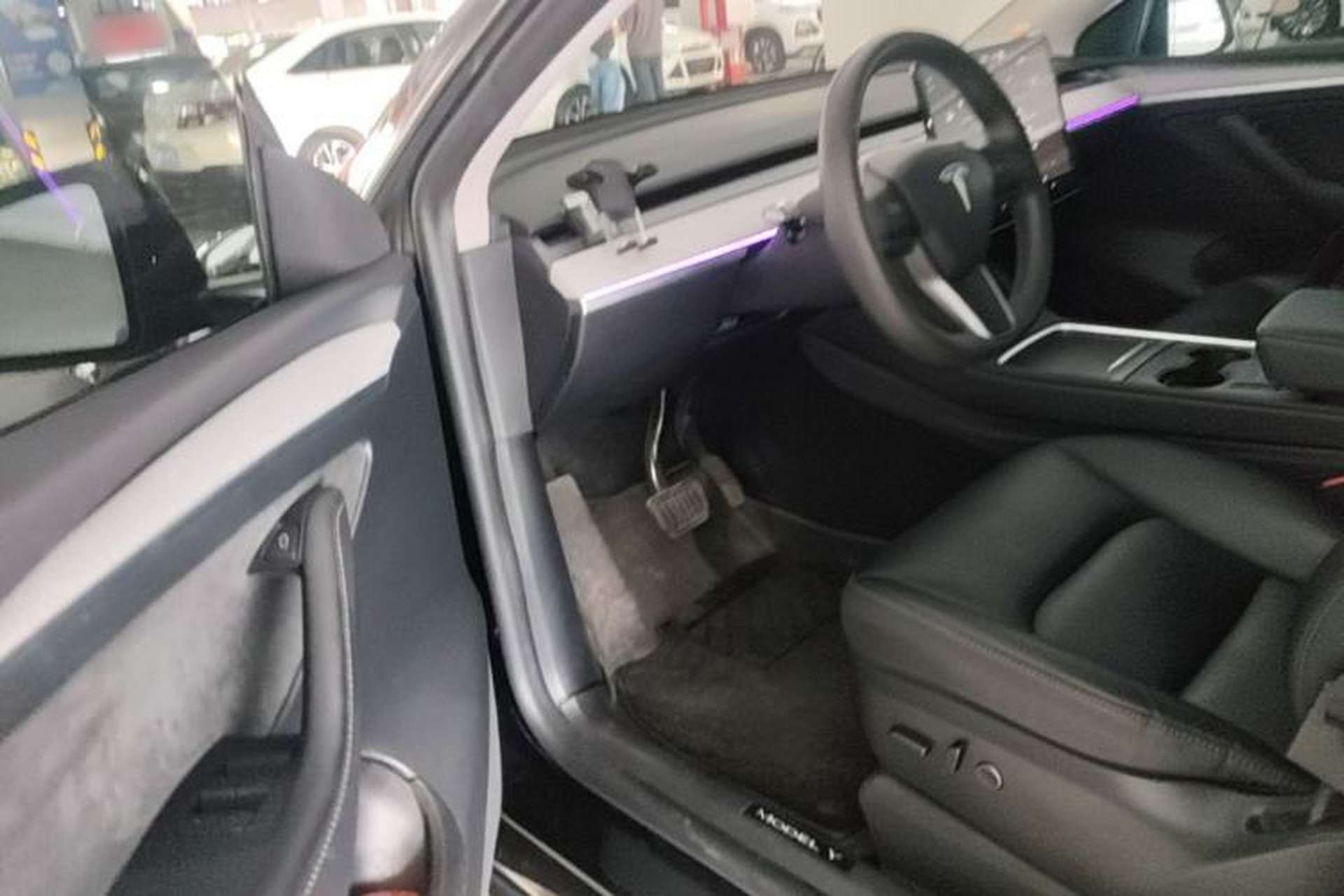Used Tesla Model Y 2023 Rear-Wheel-Drive Version Left Front Seat