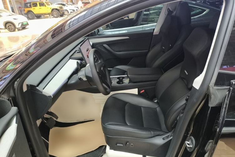 Used Tesla Model Y 2023 Long-Range All-Wheel-Drive Version Left Front Seat