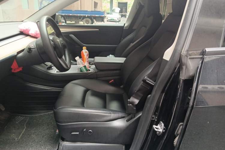 Used Tesla Model Y 2023 Long-Range All-Wheel-Drive Version Left Front Seat