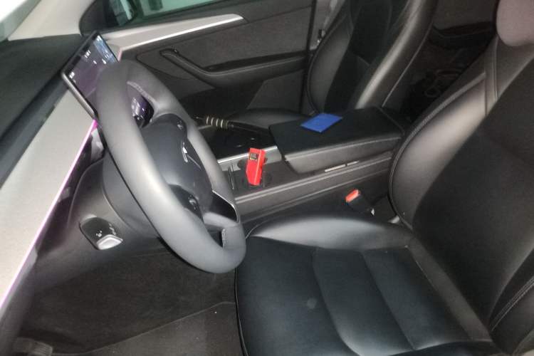 Used Tesla Model Y 2023 Long-Range All-Wheel-Drive Version Left Front Seat