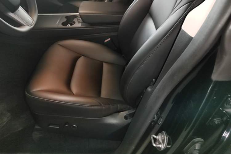 Used Tesla Model Y 2023 Rear-Wheel-Drive Version Left Front Seat