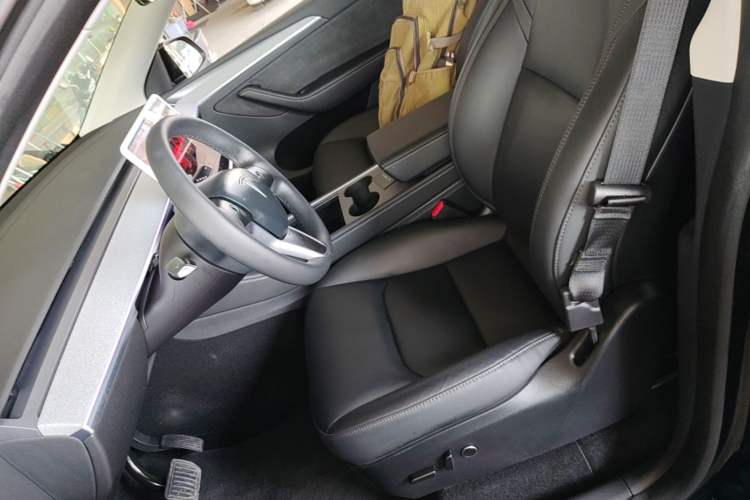 Used Tesla Model Y 2023 Rear-Wheel-Drive Version Left Front Seat