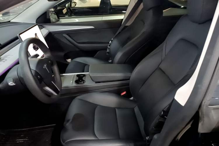 Used Tesla Model Y 2023 Long-Range All-Wheel-Drive Version Left Front Seat