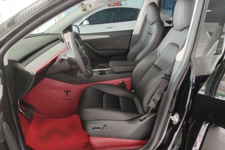 Used Tesla Model Y 2023 Long-Range All-Wheel-Drive Version Left Front Seat
