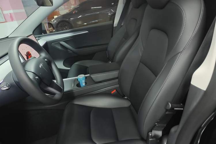Used Tesla Model Y 2023 Rear-Wheel-Drive Version Left Front Seat