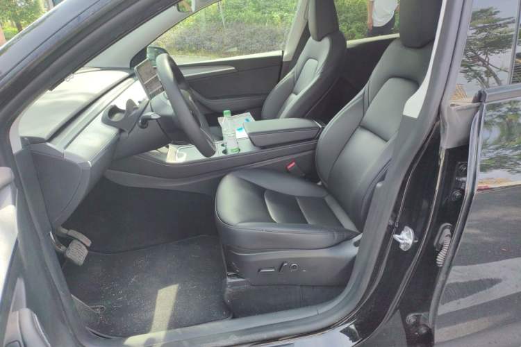 Used Tesla Model Y 2023 Rear-Wheel-Drive Version Left Front Seat